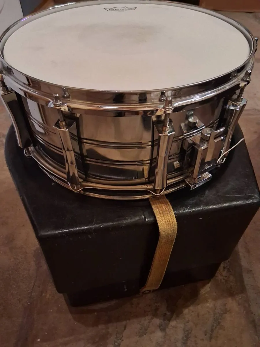 Pearl world series snare drum - Image 1