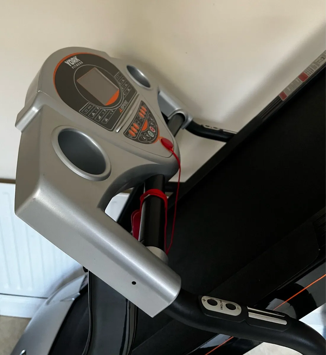 York Aspire 1-16km / 1-12% incline treadmill - Image 3