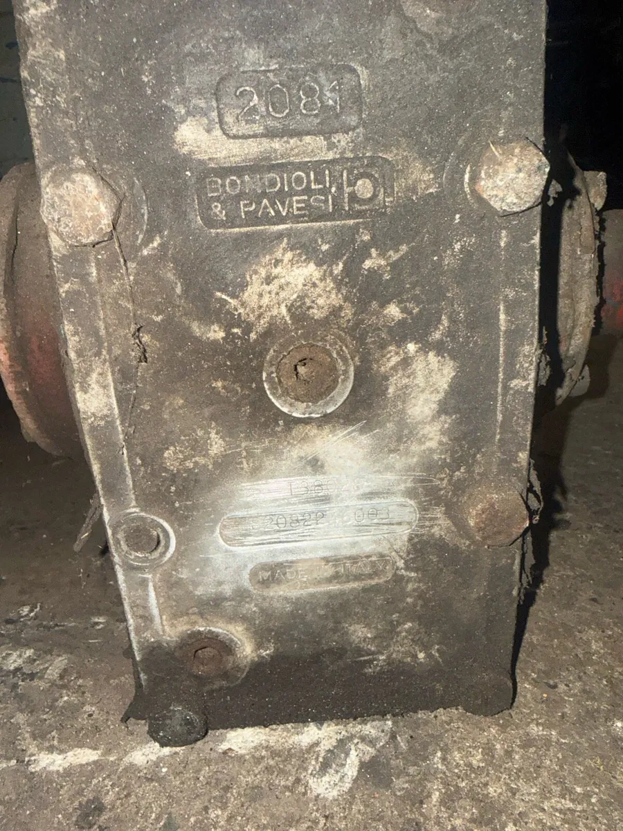 Reverse gearbox for turf hopper - Image 4