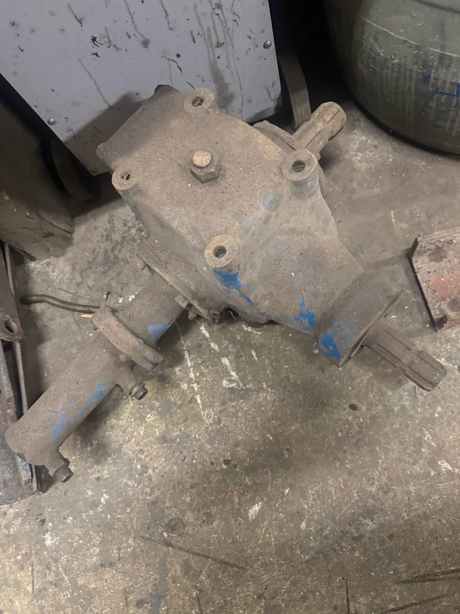Reverse gearbox for turf hopper - Image 2