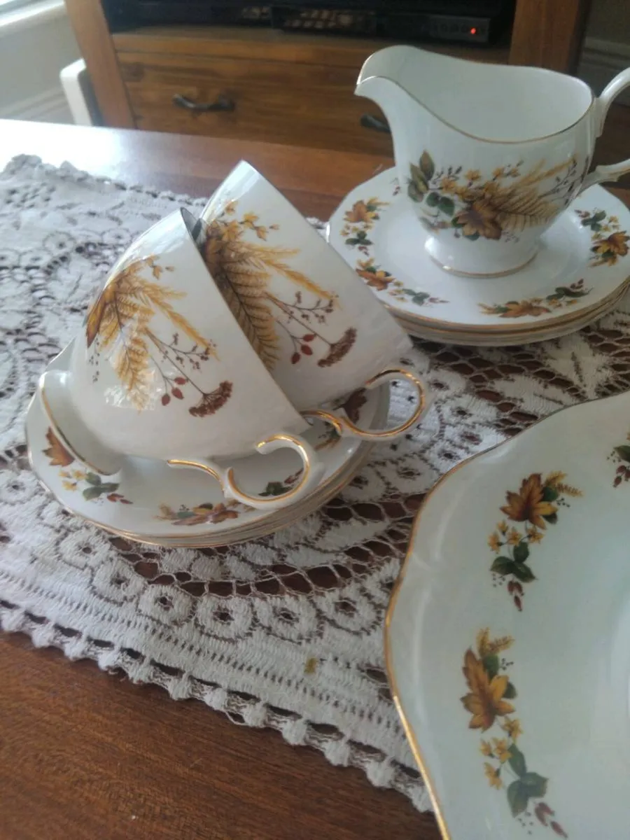 Queen Anne bone china tea set - Image 2