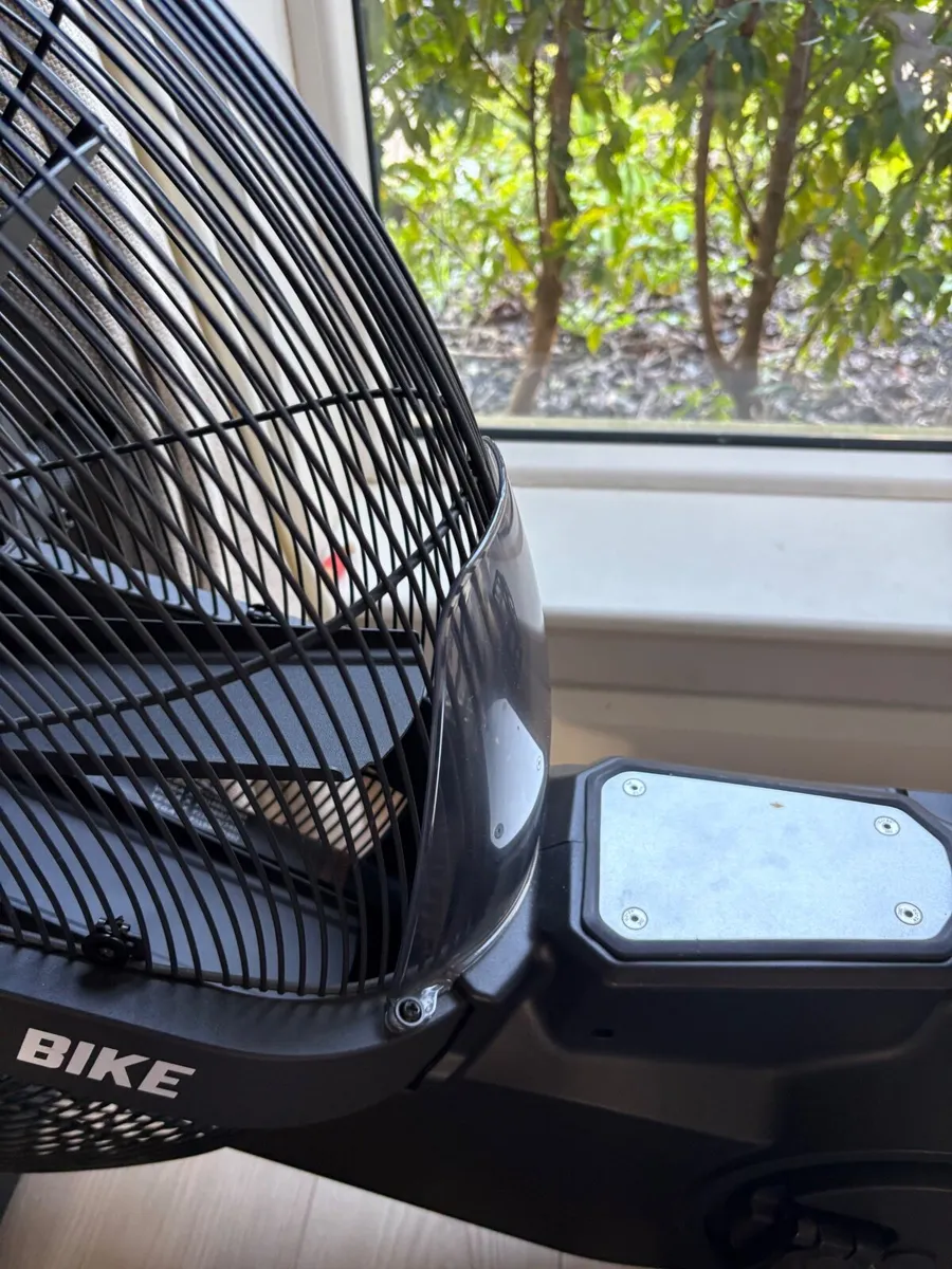 🔥 Rogue Echo Bike – New Hardly Used, Extras incl - Image 2