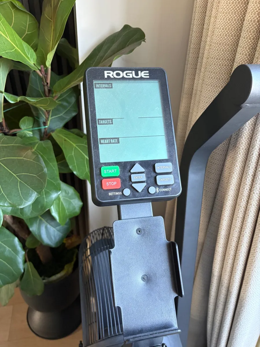 🔥 Rogue Echo Bike – New Hardly Used, Extras incl - Image 4