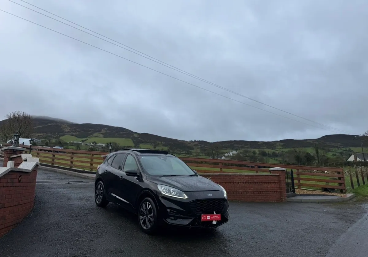 2023 Ford Kuga st line X Hybrid - Image 1