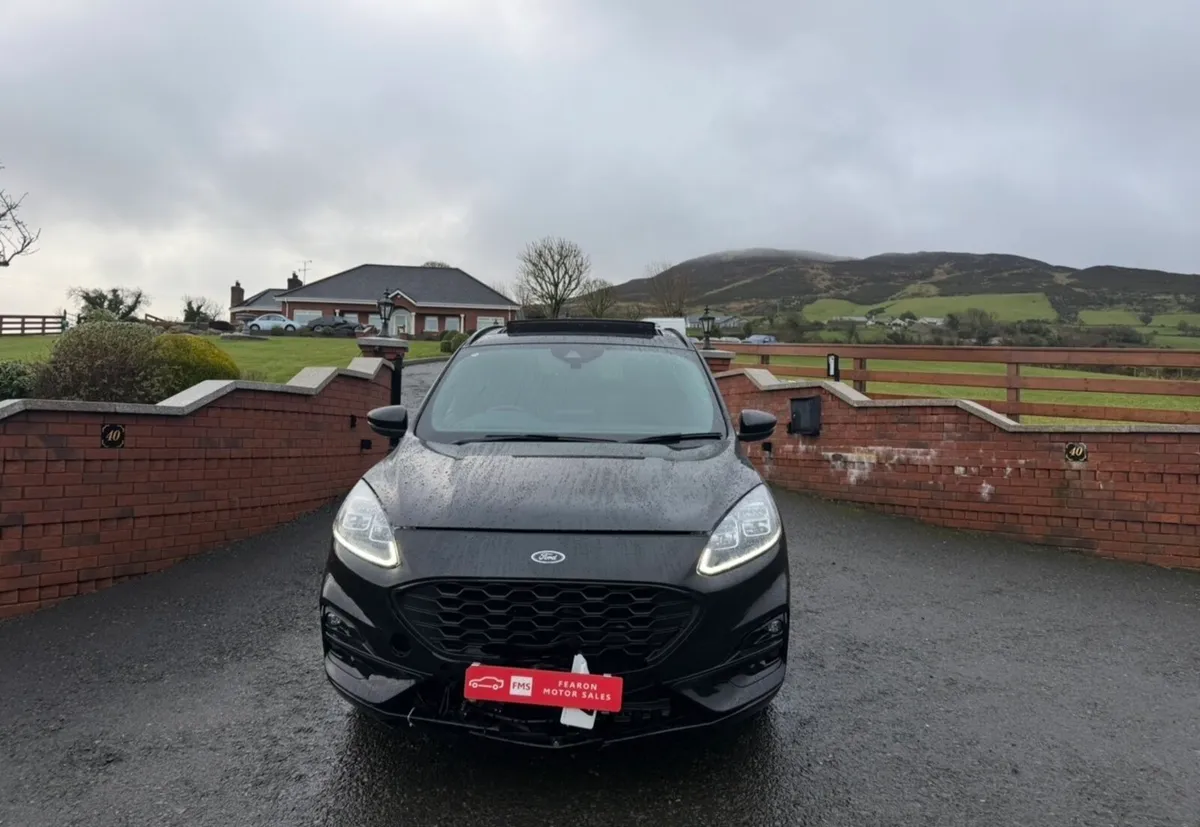 2023 Ford Kuga st line X Hybrid - Image 4