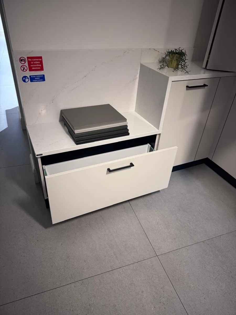 German Kitchen displays for sale - Image 3