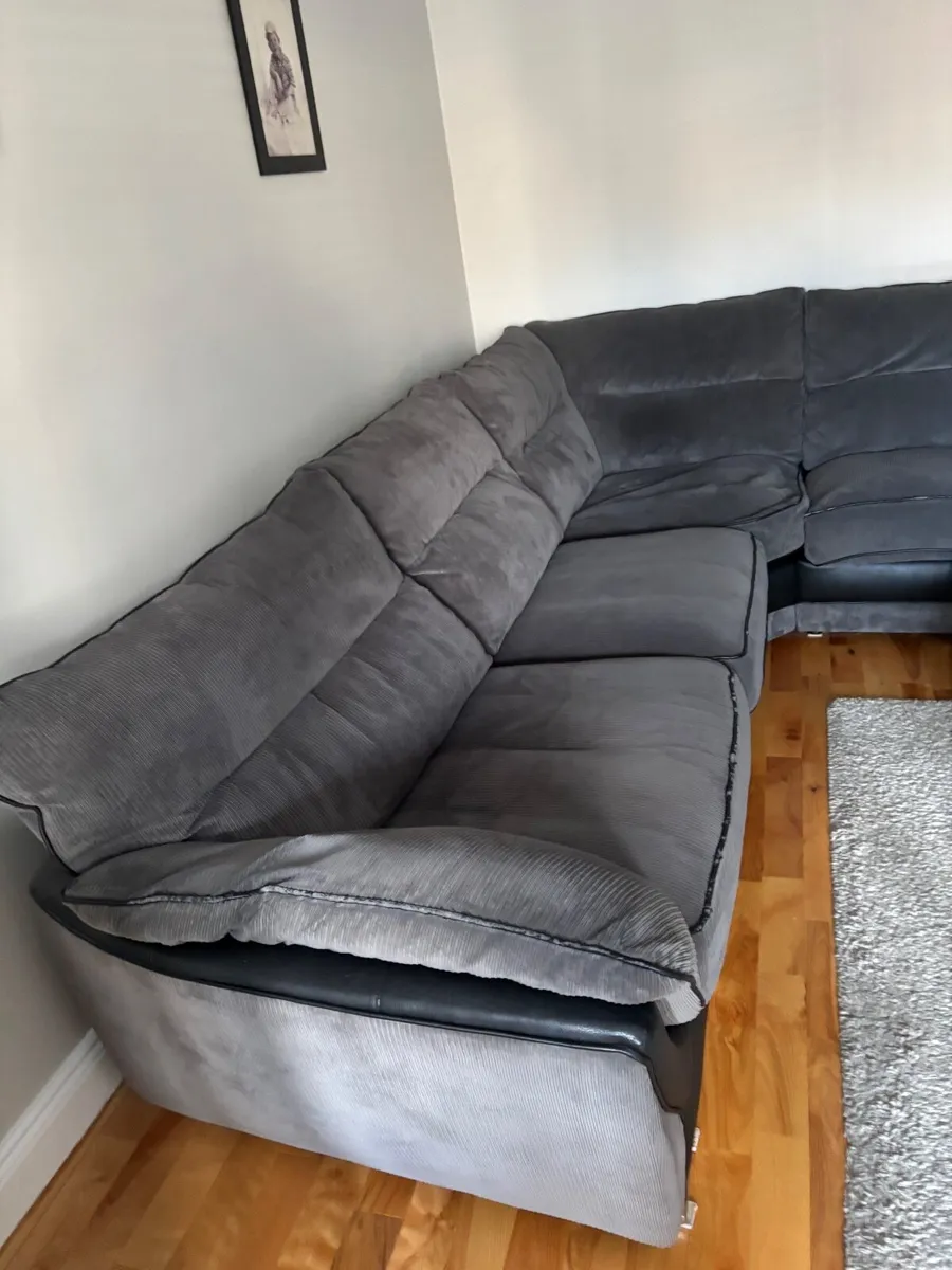 Free sofa - Image 1