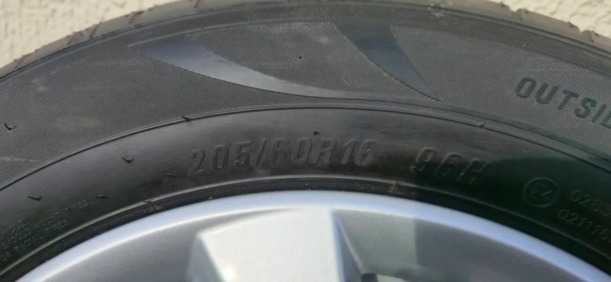 VW CADDY GENUINE ALLOYS WITH TYRES. - Image 4