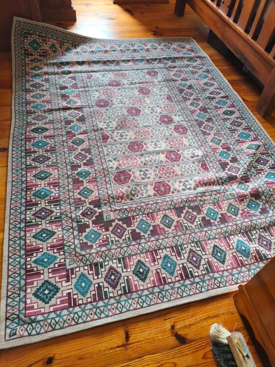 Beautiful Carolyn Donnelly rug ,10 ft by 5 ft - Image 1