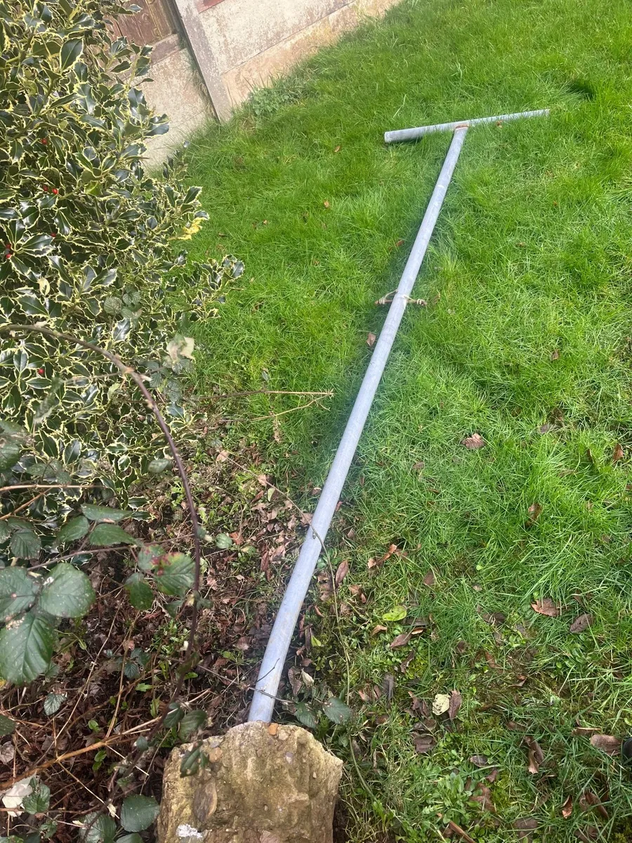 Galvanised clothes line pole - Image 1