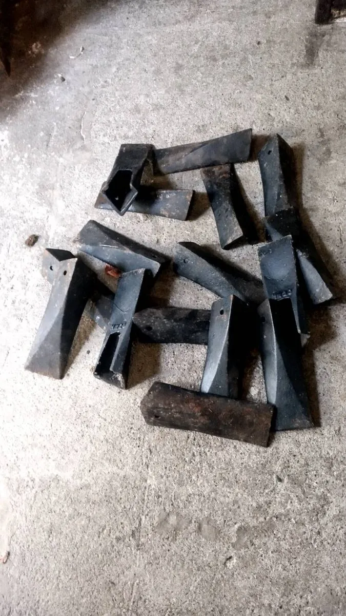 16. Vintage HW20 plough ridge points - Image 1