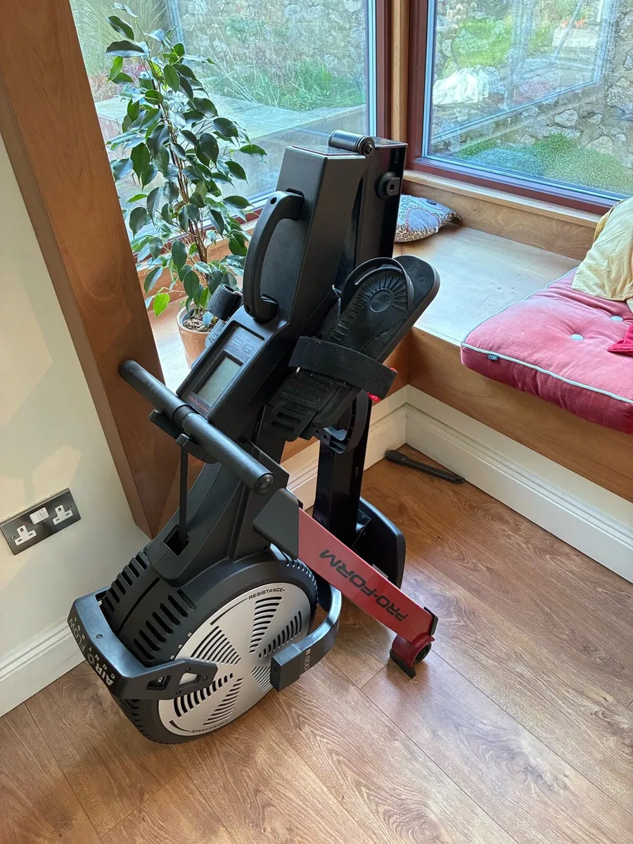 Rowing machine - Image 1