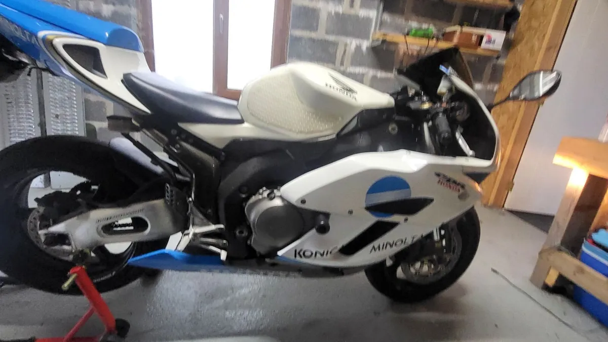 Honda Fireblade 2004 25kMiles - Image 4