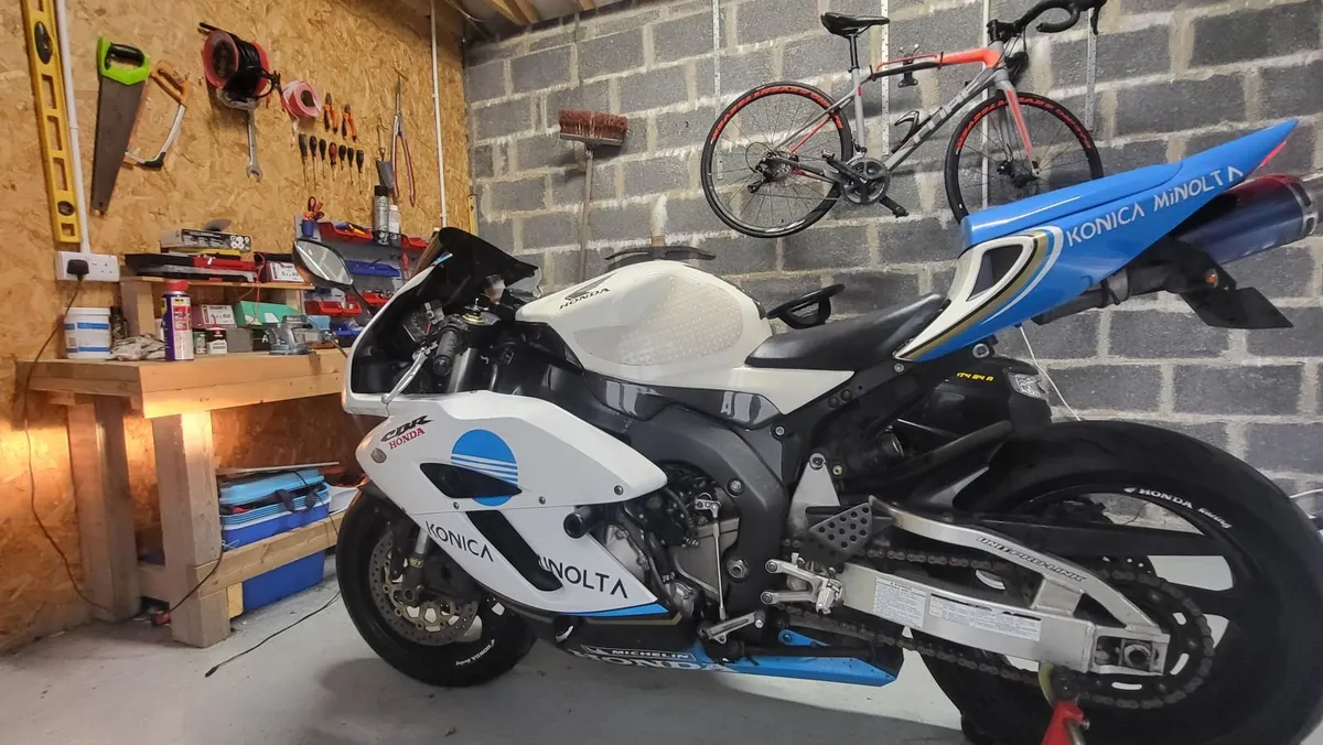 Honda Fireblade 2004 25kMiles - Image 2