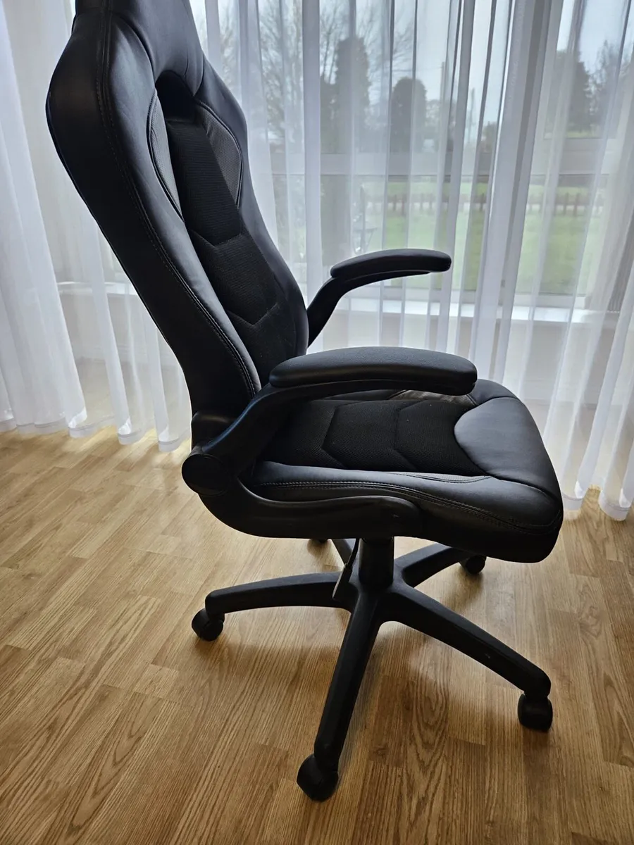 Office chair- pristine condition - Image 1