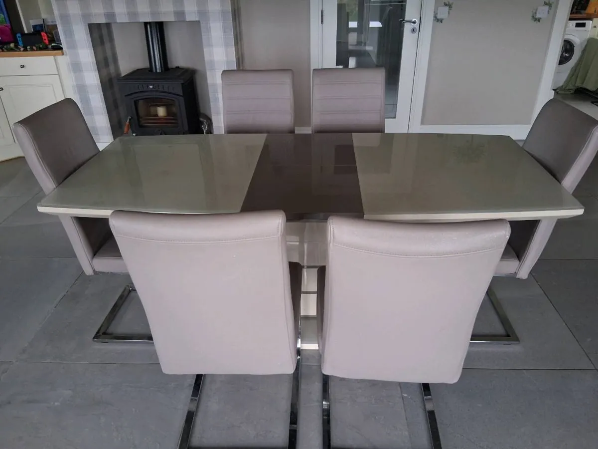 Kitchen table with 6 chairs - Image 1