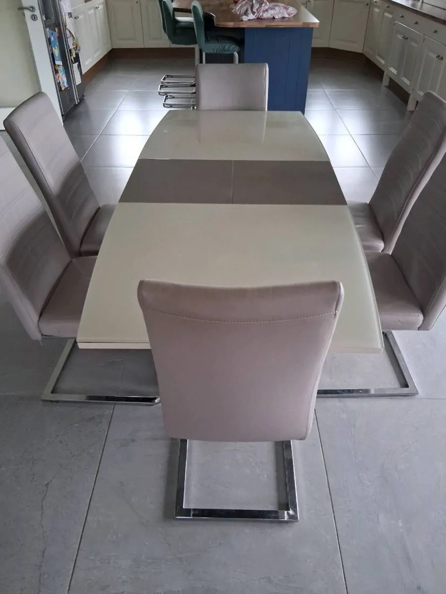 Kitchen table with 6 chairs - Image 2