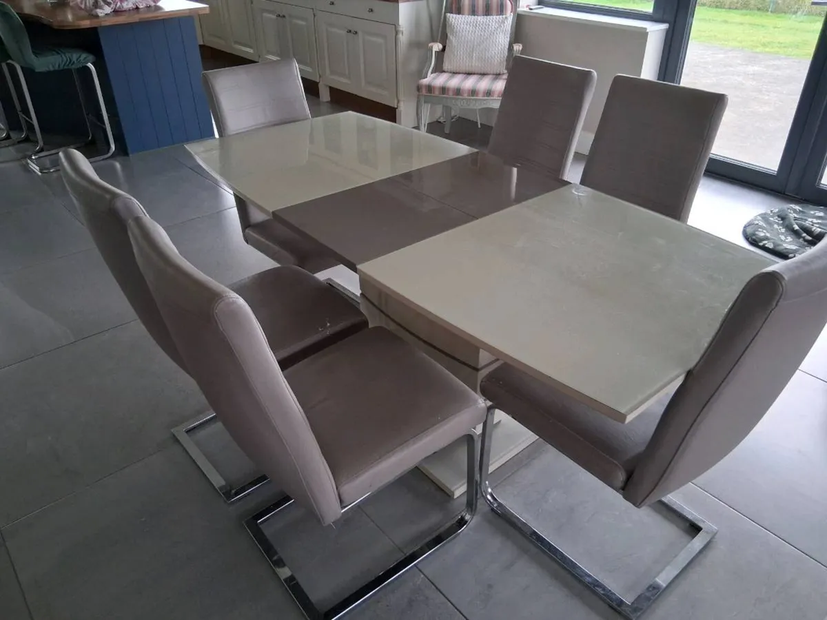 Kitchen table with 6 chairs - Image 3