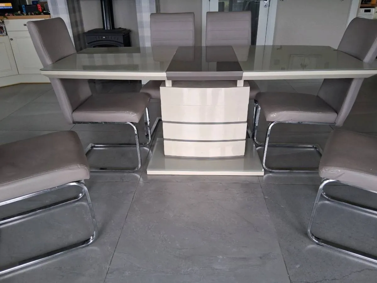 Kitchen table with 6 chairs - Image 4