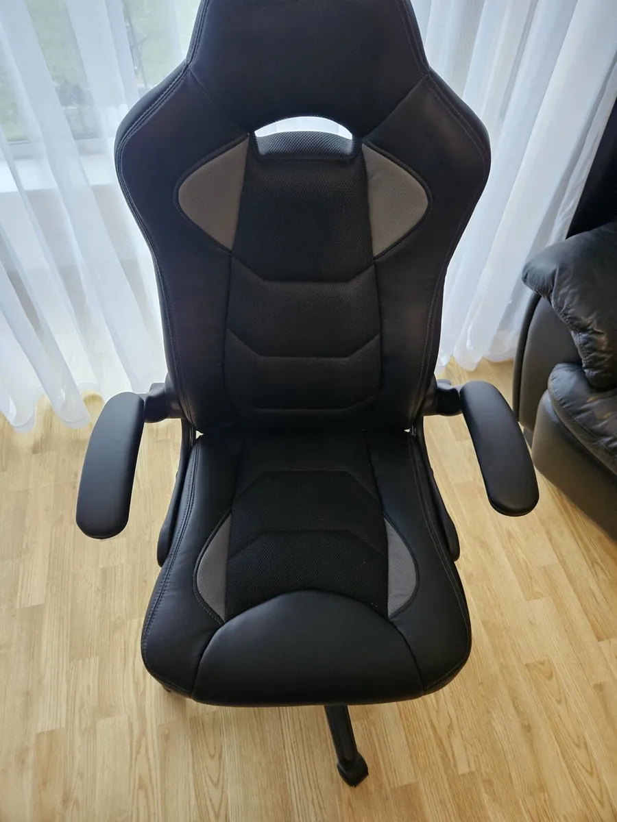 Office chair- pristine condition - Image 4