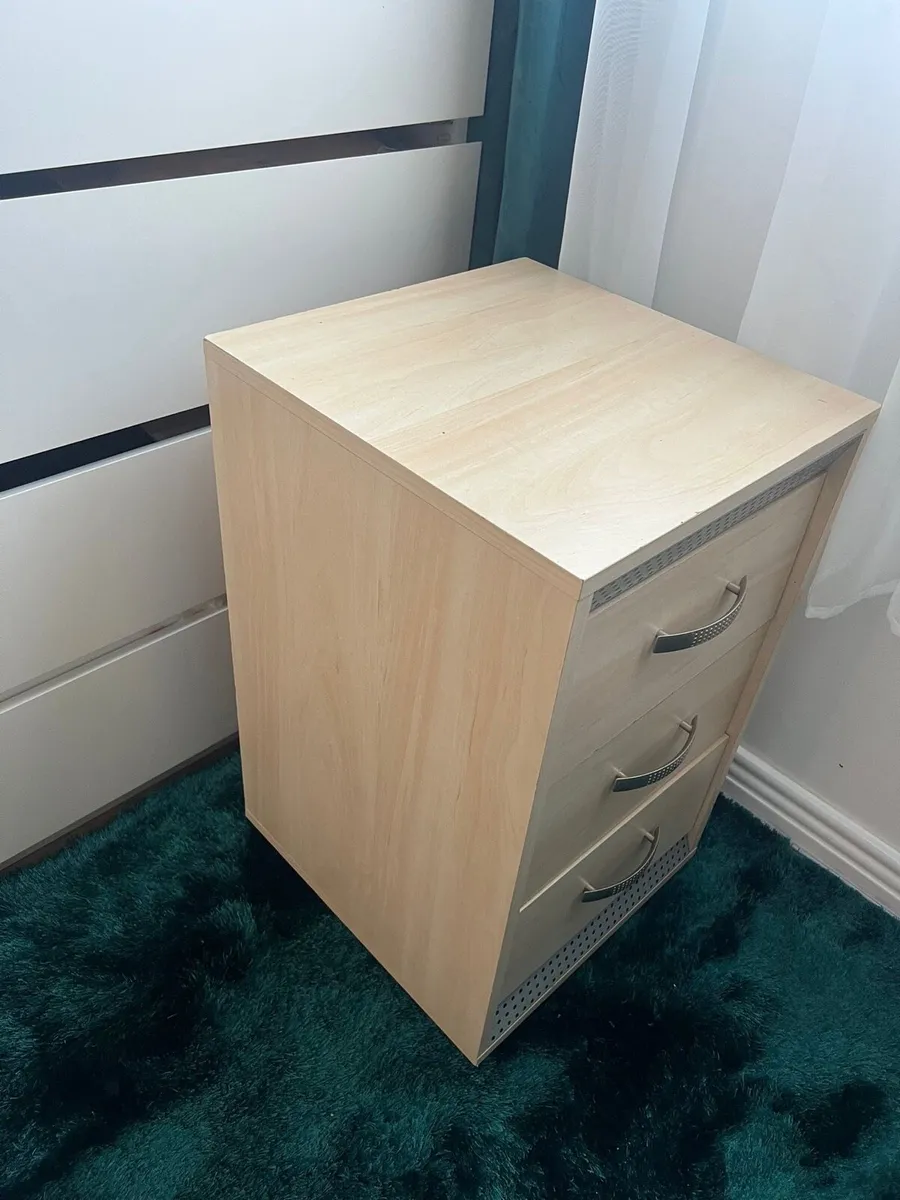 Set of bedroom bedside tables + chest of drawers - Image 3
