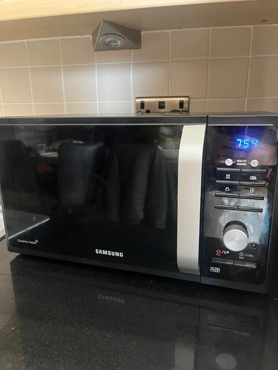 Samsung Microwave - Image 1