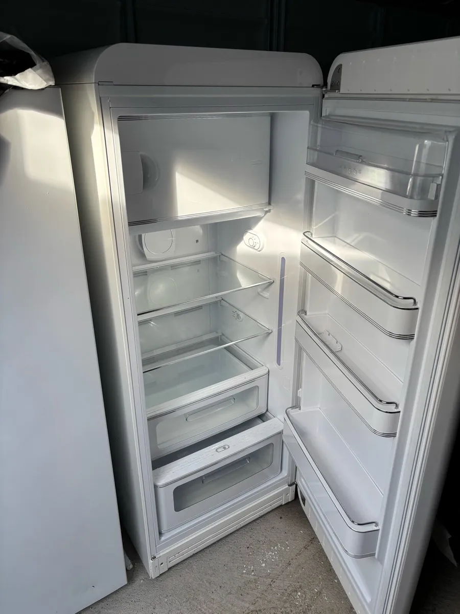Excellent condition SMEG fridge FAB28 - Image 3