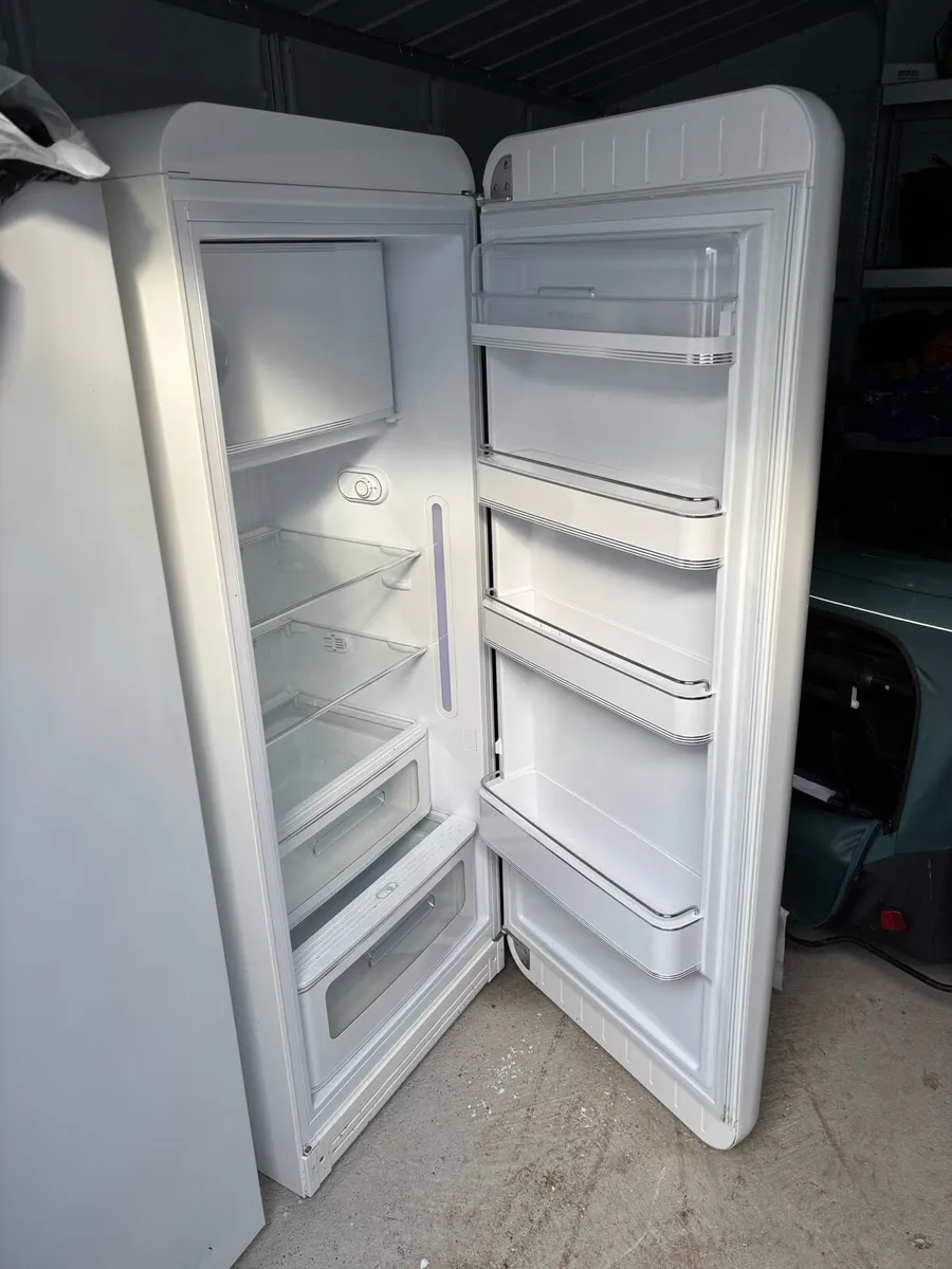 Excellent condition SMEG fridge FAB28 - Image 4