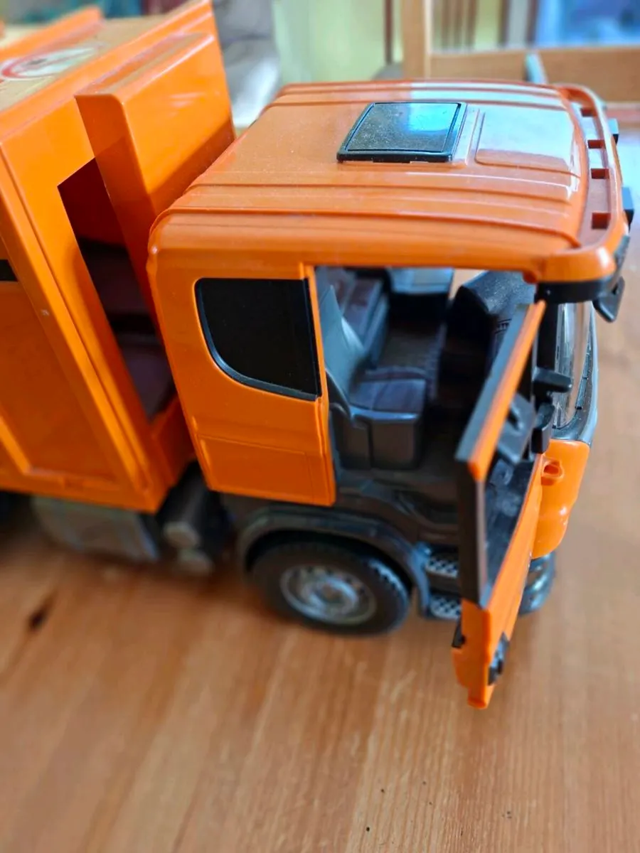 Bruder recycling bin lorry - Image 4