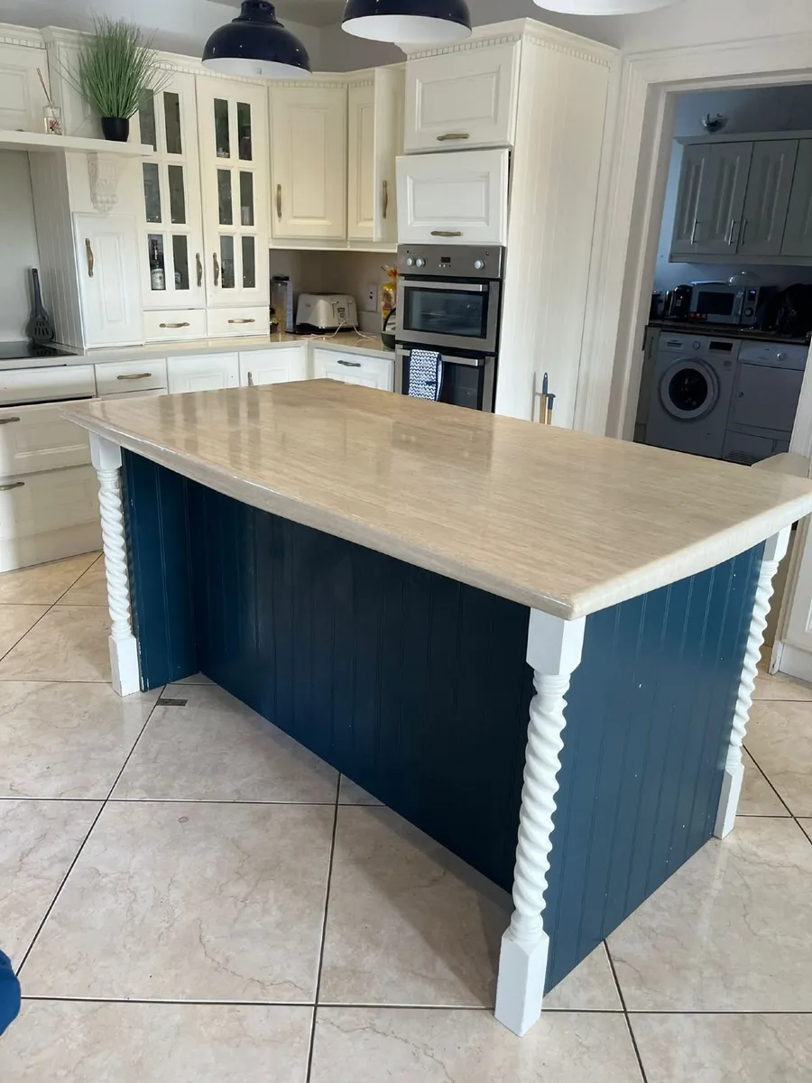 Kitchen Island - Image 1