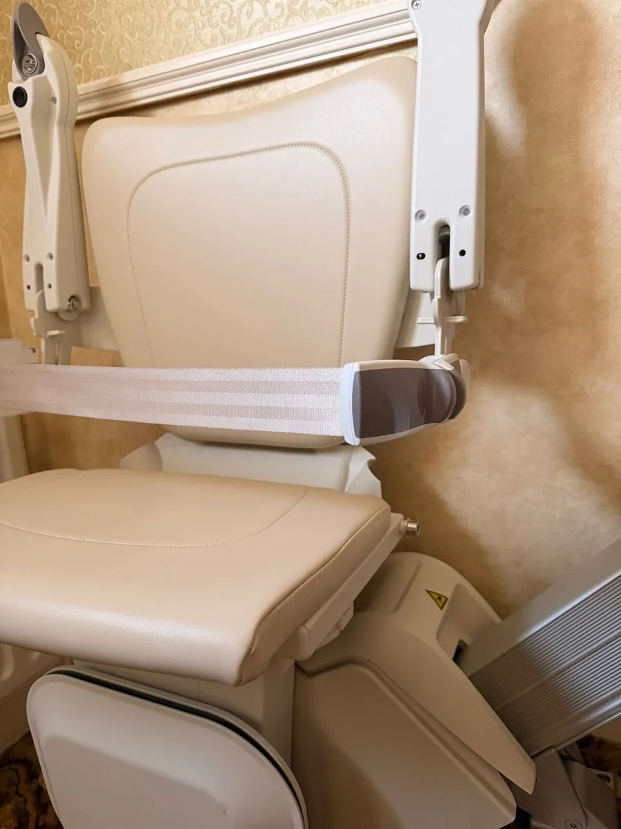 Handicare 1100 stairlift - Image 4