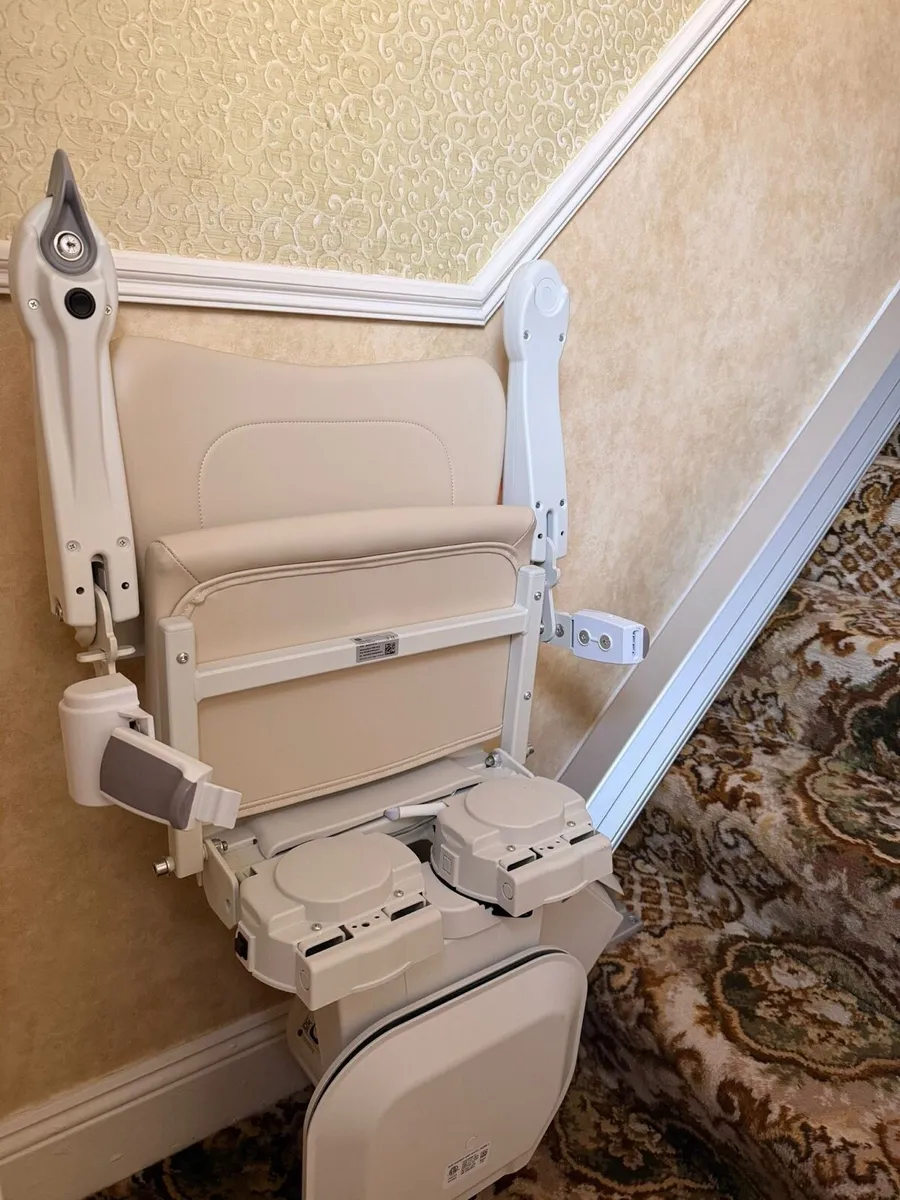Handicare 1100 stairlift - Image 1