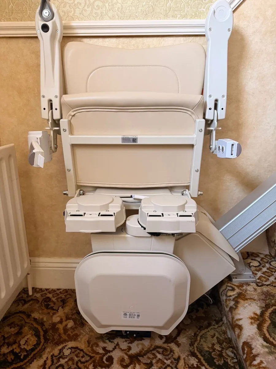 Handicare 1100 stairlift - Image 2