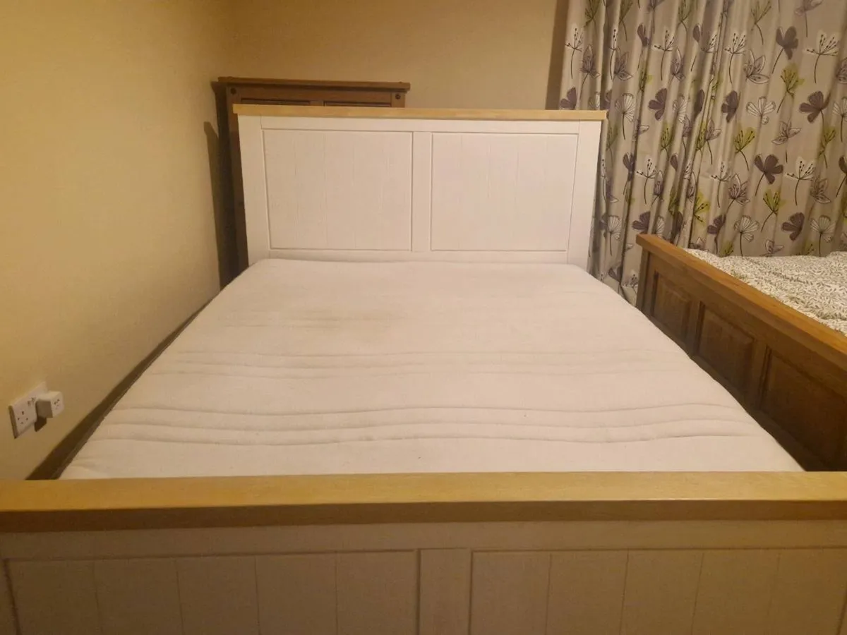 King size bed - Image 2
