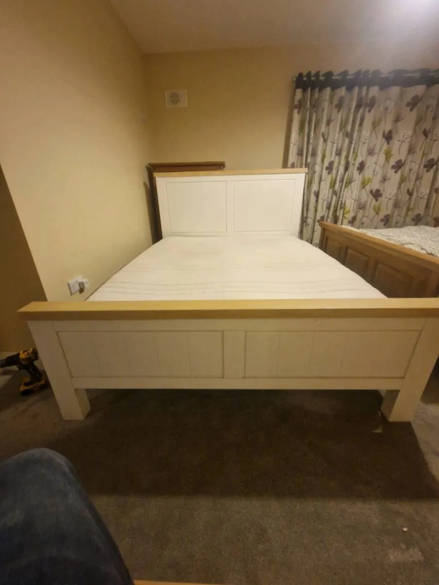 King size bed - Image 3