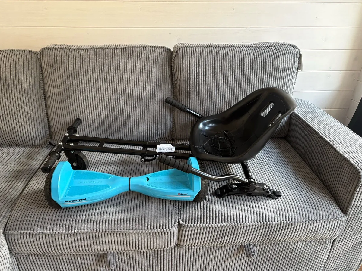Hoverboard with seat and a charger - Image 1