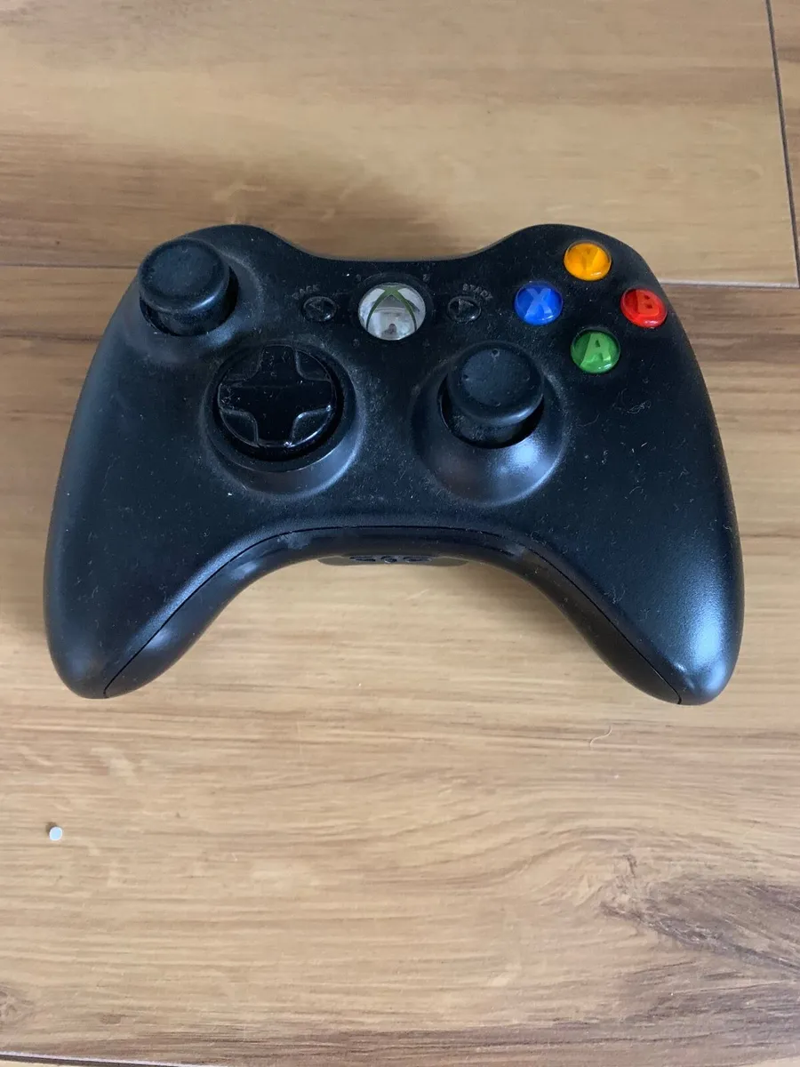 Xbox 360 with one controller - Image 2