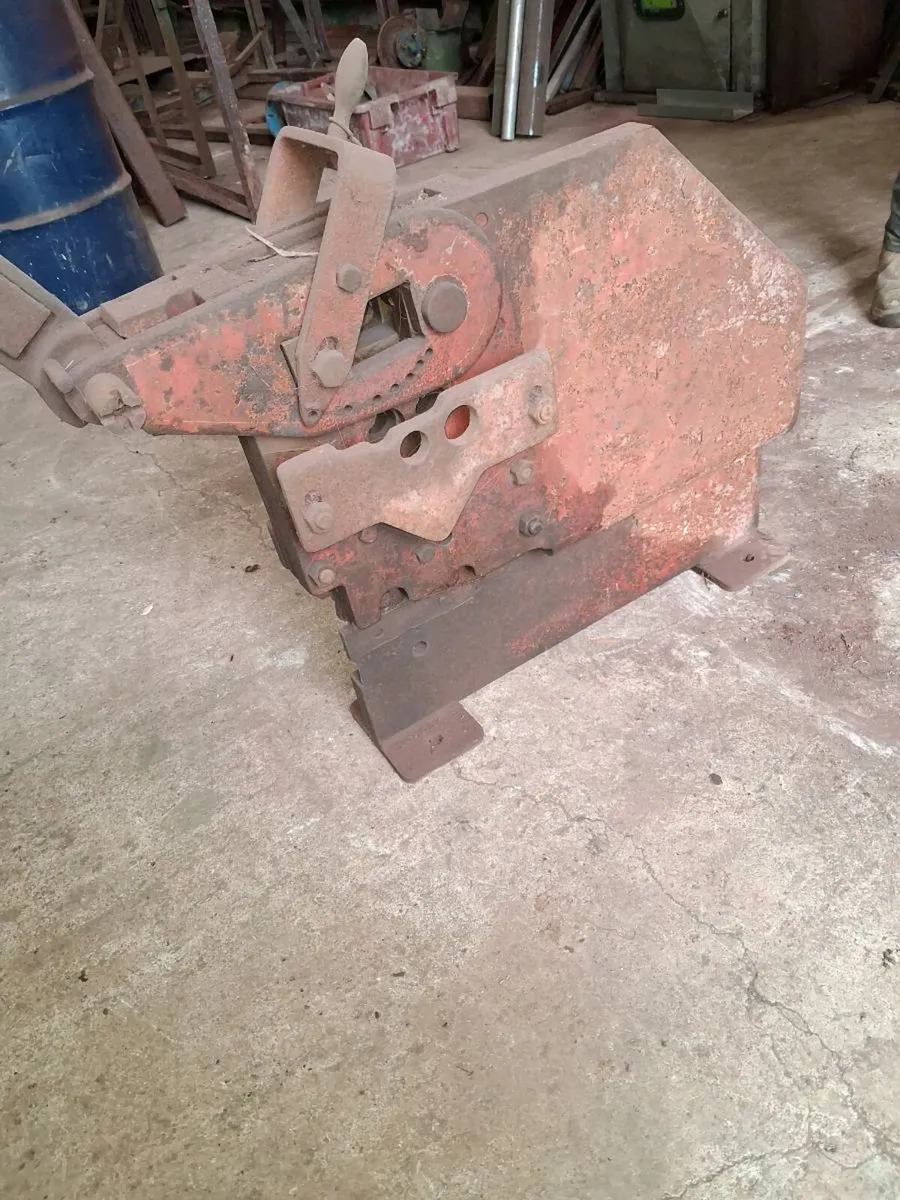 Guillotine - Image 1