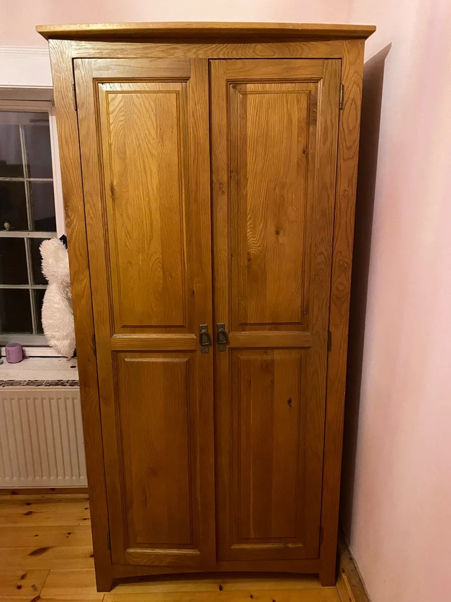 Oak wardrobe - Image 1