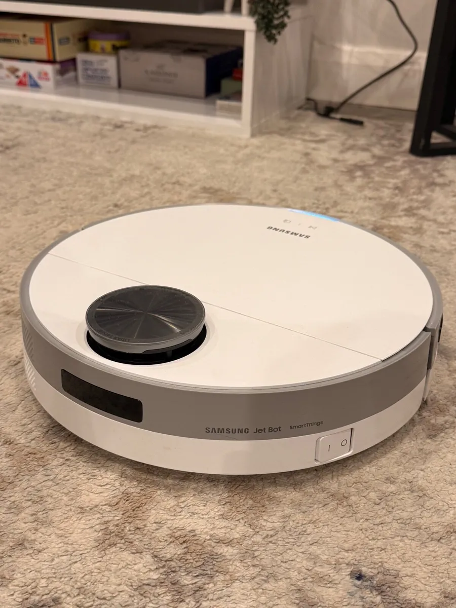 Samsung Jetbot VR30T80 robot vacuum - Image 2