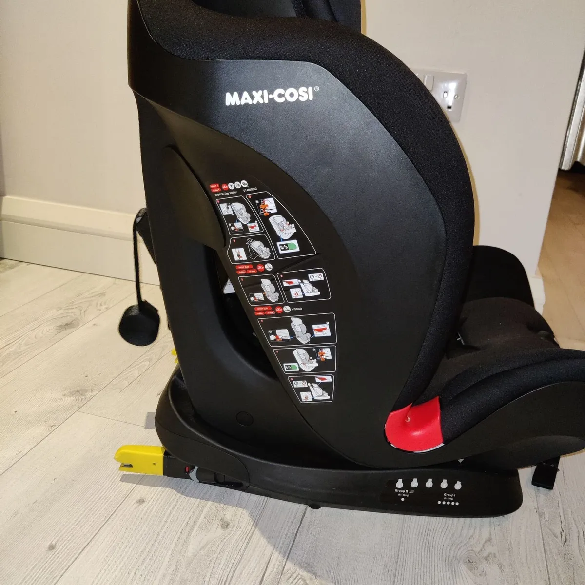Maxi Cosi Titan chid seat & Protector - Image 2