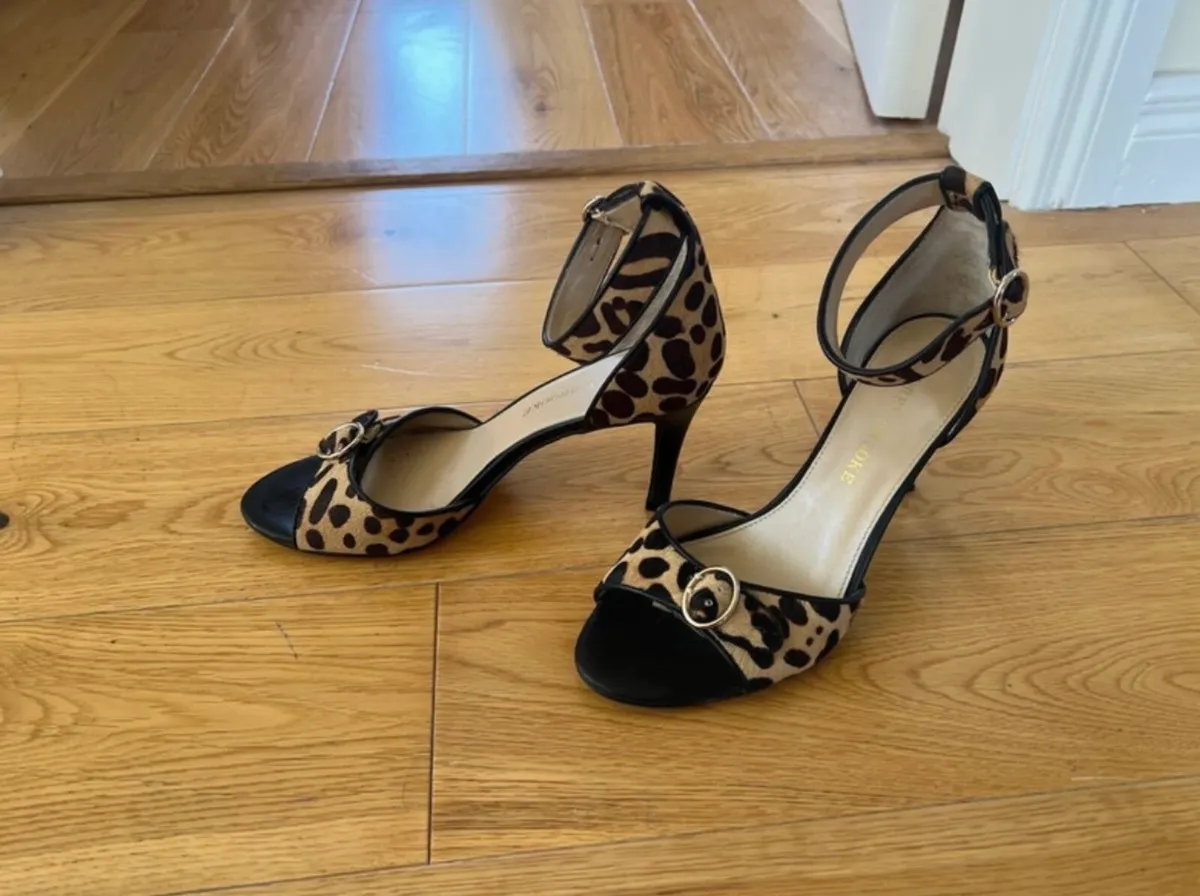 Leopard print high heels size 4.5 - Image 2