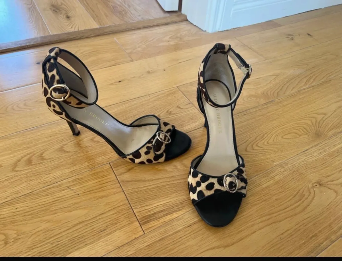 Leopard print high heels size 4.5 - Image 1