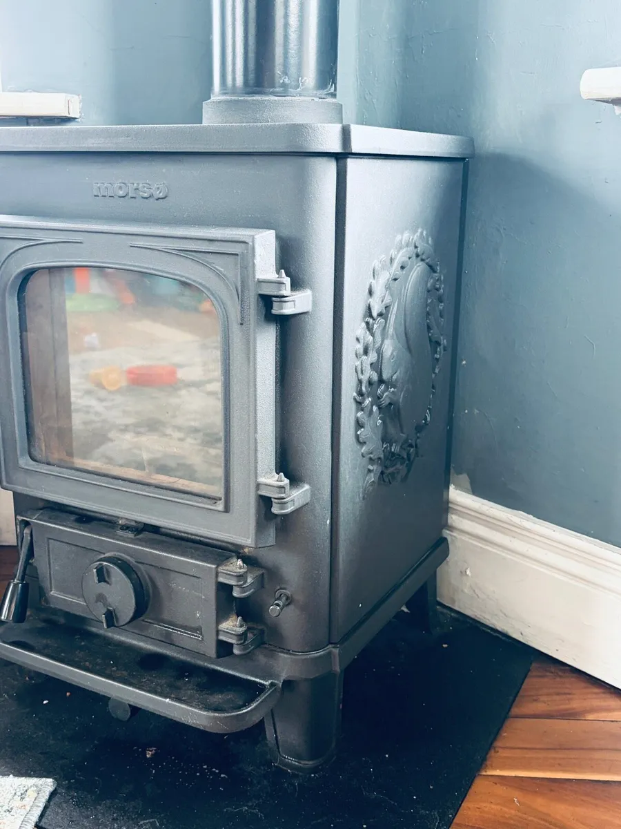Wood stove - Image 1