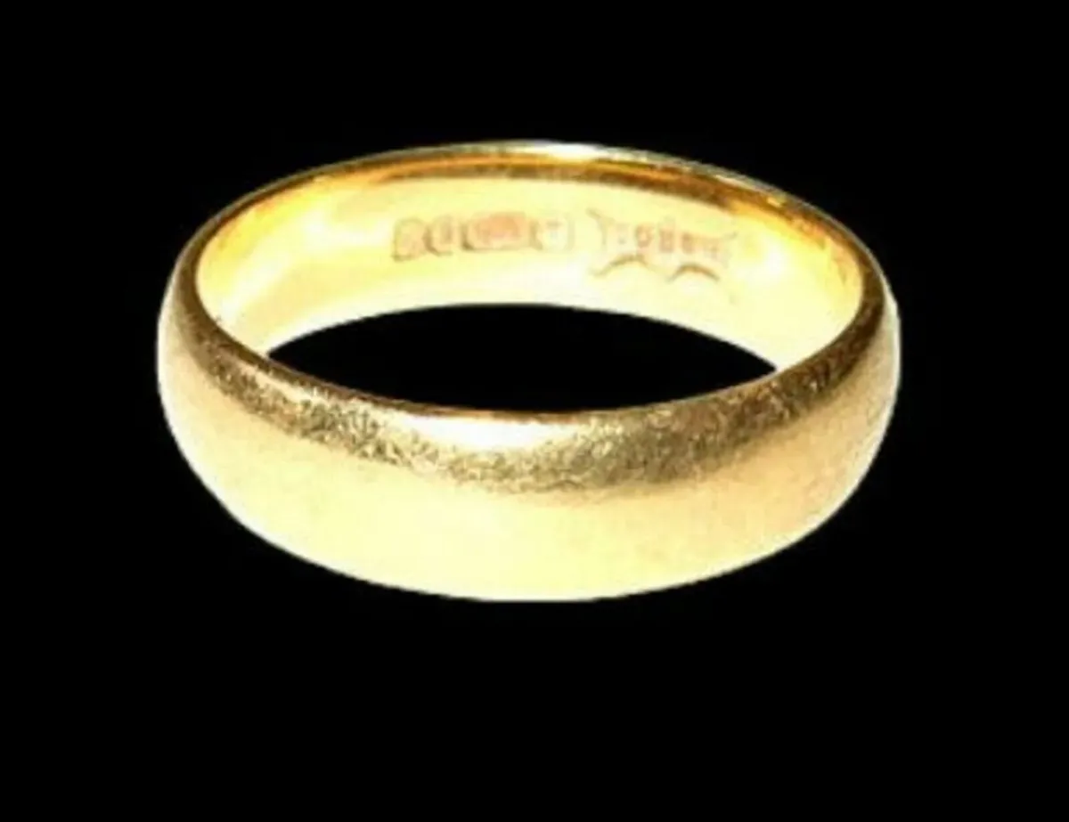 Vintage Hallmarked 18k Hallmarked Wedding Ring - Image 1