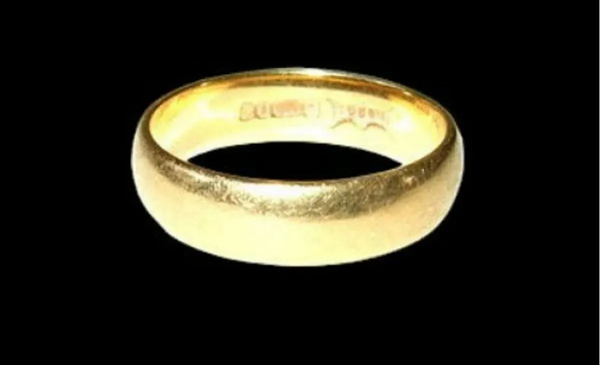 Vintage Hallmarked 18k Hallmarked Wedding Ring - Image 3