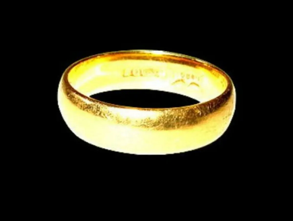 Vintage Hallmarked 18k Hallmarked Wedding Ring - Image 2