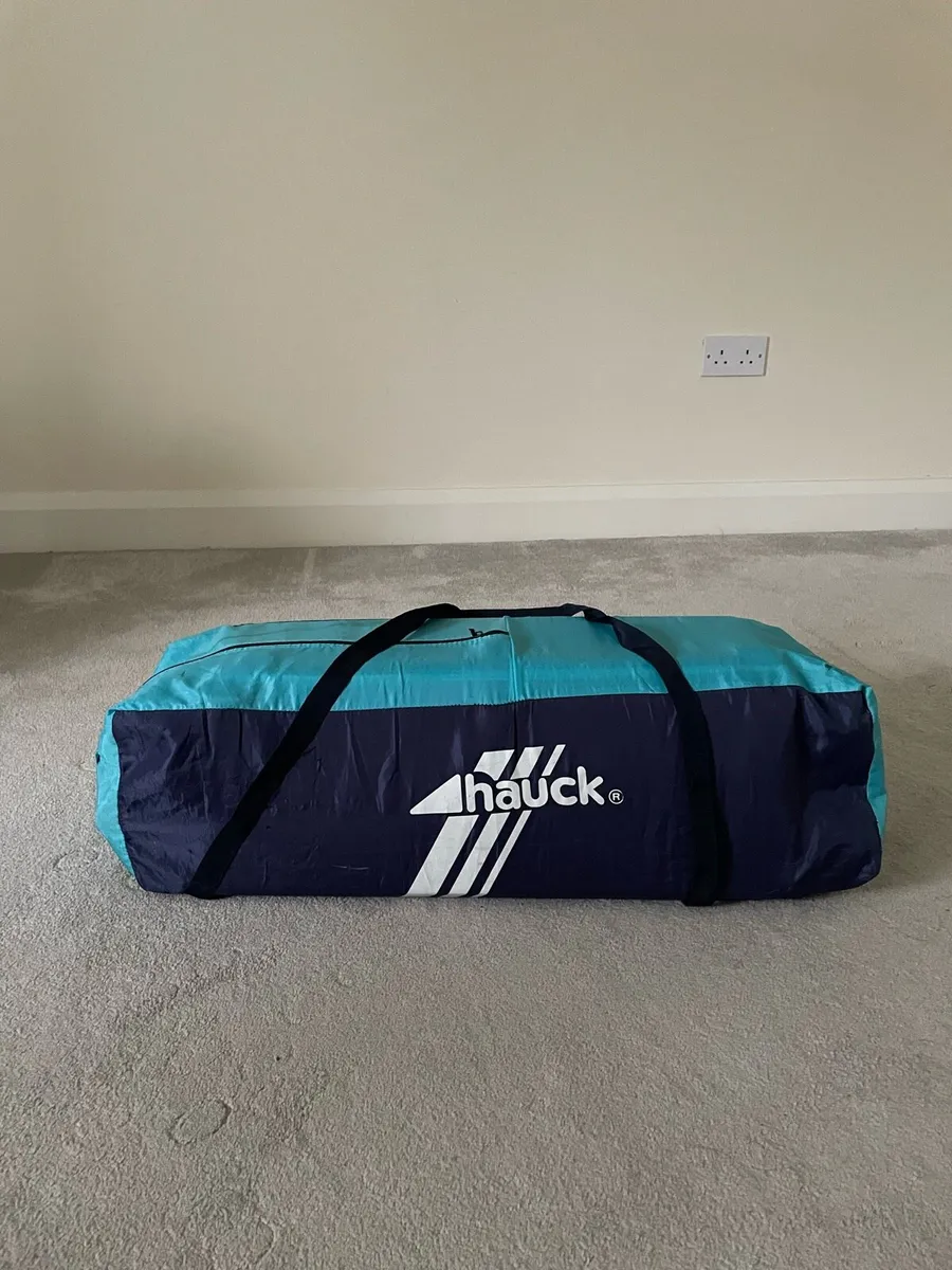 Large travel cot - Image 1