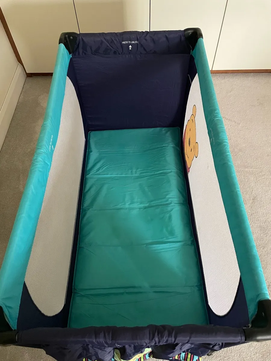 Large travel cot - Image 3