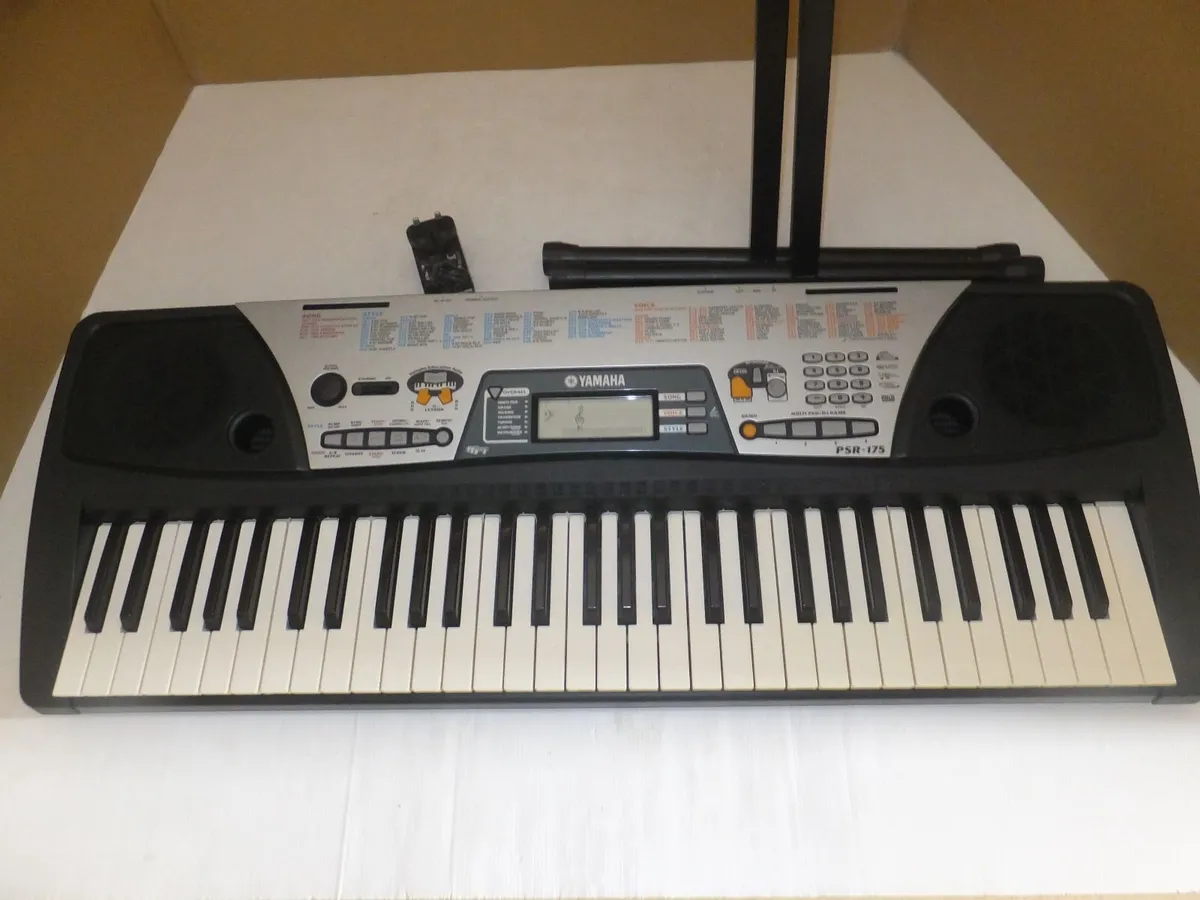 Yamaha portatone music keyboard With stand - Image 4